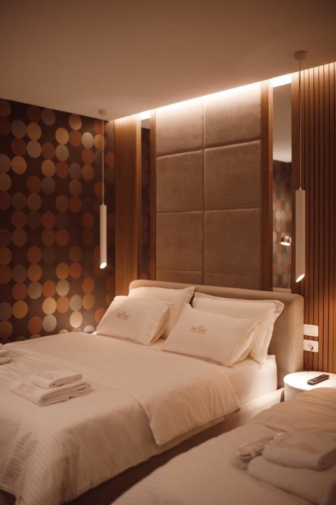 visitShkoder - Hotel Chicago (13) svg+xml;charset=utf - VisitShkoder